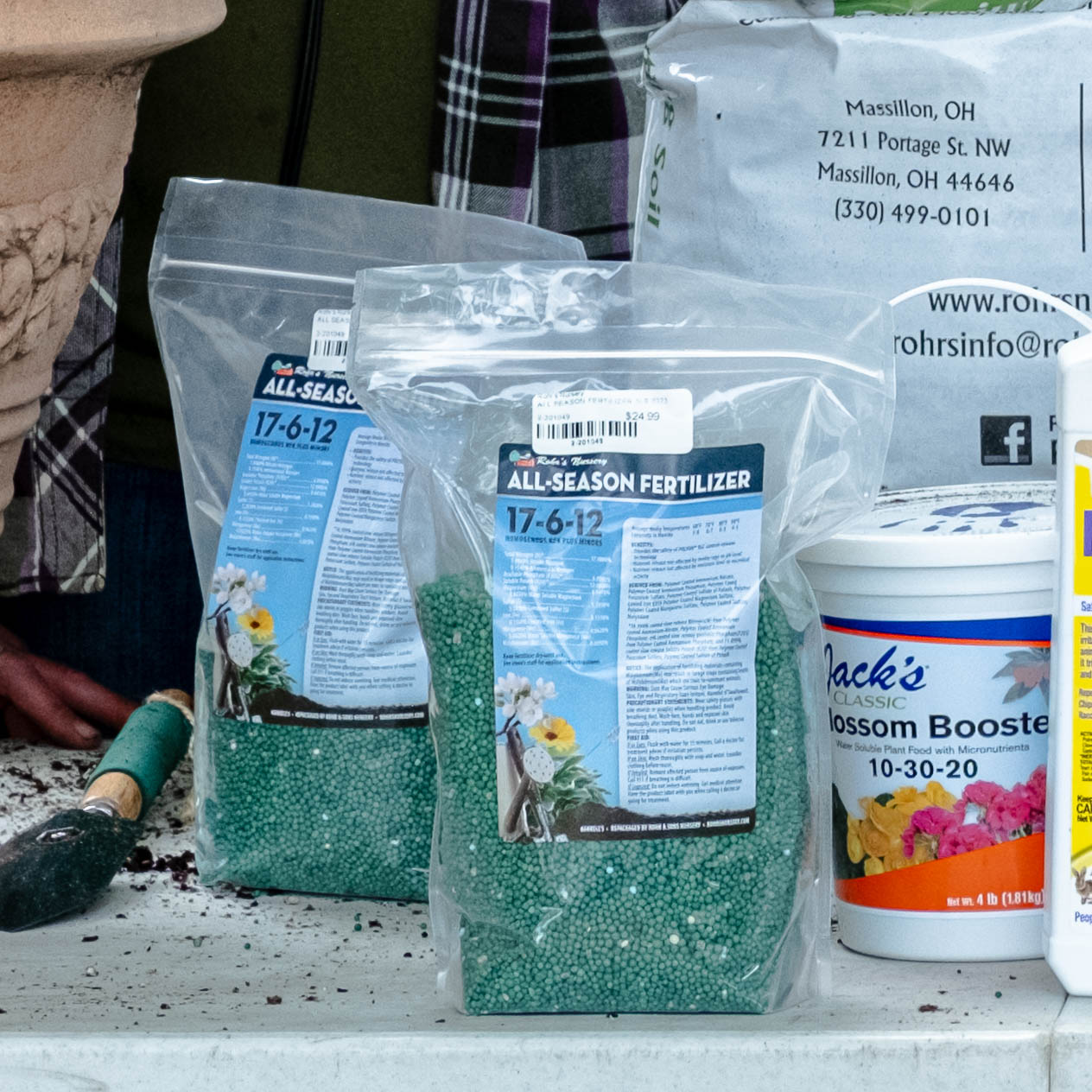 Rohr's all season fertilizer
